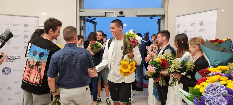 Popovici, primit ca un erou la întoarcerea în ţară Nu sunt obişnuit cu atâta atenţie. Care este visul său suprem şi ce le-a transmis autorităţilor