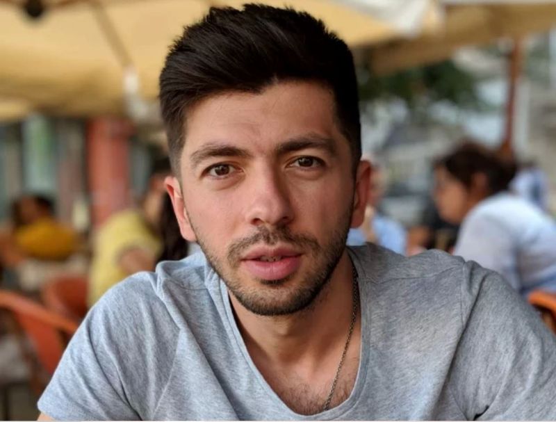 Mircea Bravo lansează o comedie