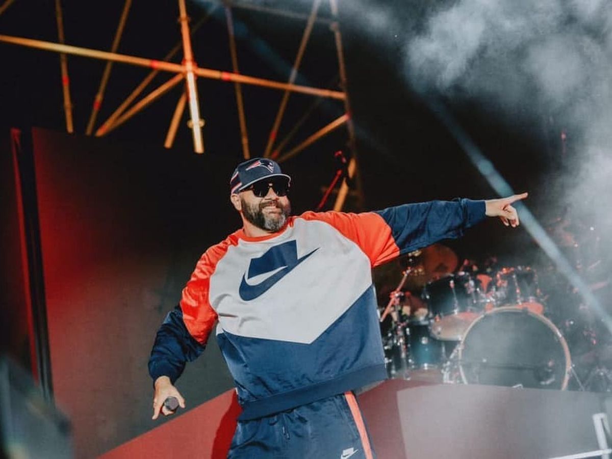 Grasu XXL a ajuns la poliție, după ce a lovit un fan cu o sticlă de apă și l-a &icirc;njurat