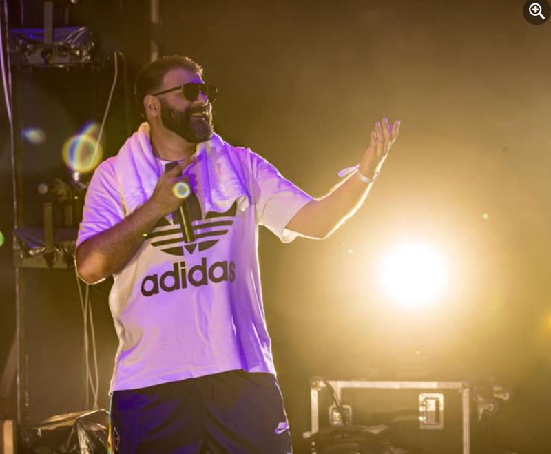 Grasu XXL a ajuns la poliție, după ce a lovit un fan cu o sticlă de apă și l-a înjurat