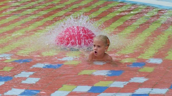 Cum să ne protejăm de caniculă: 10 sfaturi pentru a suporta mai ușor valul de căldură din această perioadă dacă nu ai aer condiționat acasă