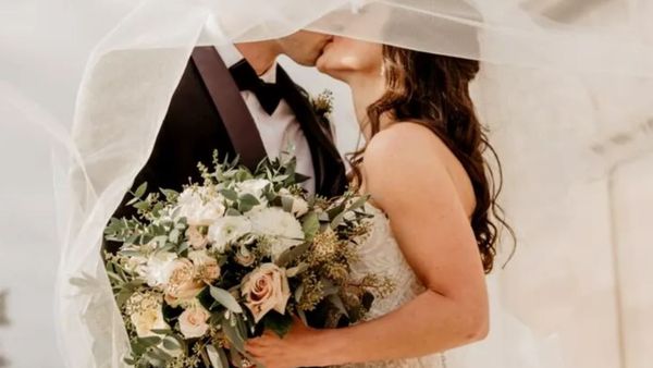 Motivul ireal pentru care doi miri au decis să nu ofere m&acirc;ncare sau băutură la nuntă! Invitații, nemulțumiți că au fost lăsați flăm&acirc;nzi