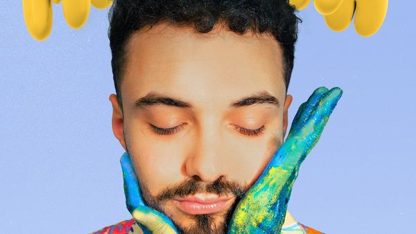 VIDEO. C&acirc;nd e &bdquo;Mai vară&rdquo;, Amedeo ne plimbă prin povești de dragoste. &bdquo;Piesa este despre cineva anume și sunt pasaje cu trimitere&rdquo;