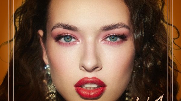 LIA aduce nostalgia cu piesa de debut &bdquo;&Icirc;n urma ta&rdquo;: &bdquo;E important să nu &icirc;i uităm pe cei care au fost &icirc;naintea noastră&rdquo;