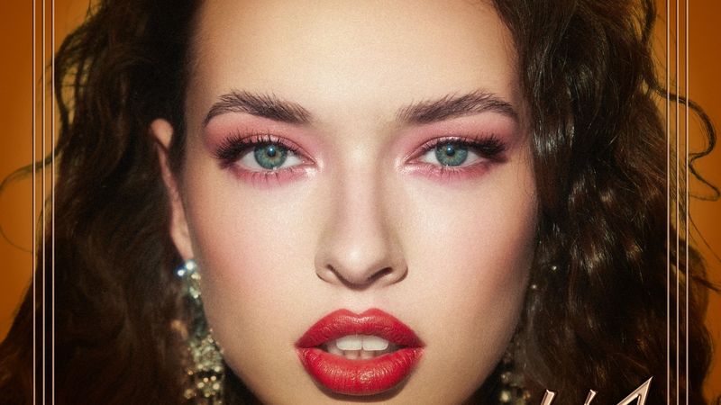 LIA aduce nostalgia cu piesa de debut &bdquo;&Icirc;n urma ta&rdquo;: &bdquo;E important să nu &icirc;i uităm pe cei care au fost &icirc;naintea noastră&rdquo;