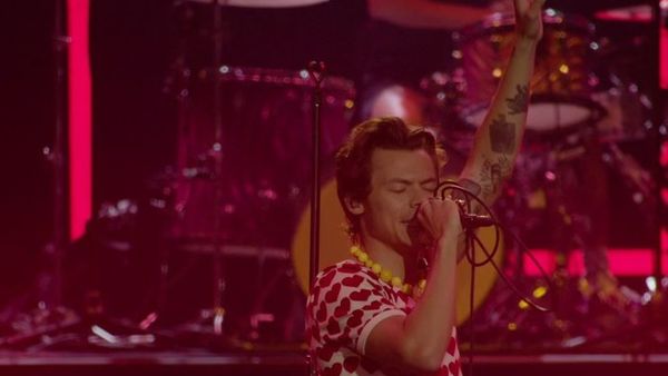Harry Styles anulează concertul de la Copenhaga după ce mai mulți oameni au fost împușcați într-un cenru comercial: „Sunt devastat”