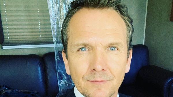 Sebastian Roche, cunoscut pentru rolul memorabil din "The Vampire Diaries", vine la Comic Con 2022 din București