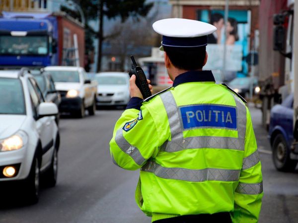 Cod Rutier 2022: Legea pe care toți șoferii trebuie să o respecte atunci c&acirc;nd pleacă la drum! Ce amendă riști să primești