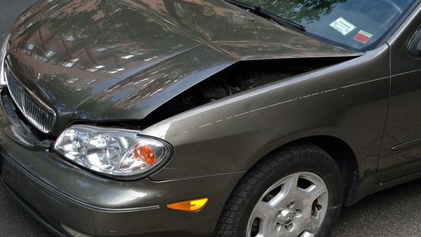 Dimineața Nebună. Motivul ireal pentru care un bărbat a spart mai multe mașini: era în depresie. Audio