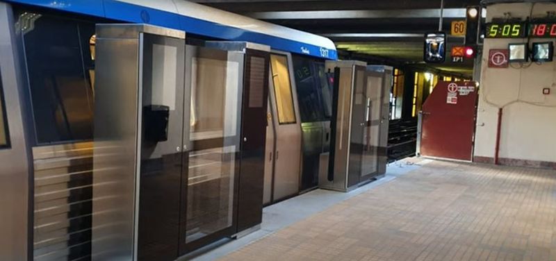 Porţi anti-suicid la metroul din Bucureşti