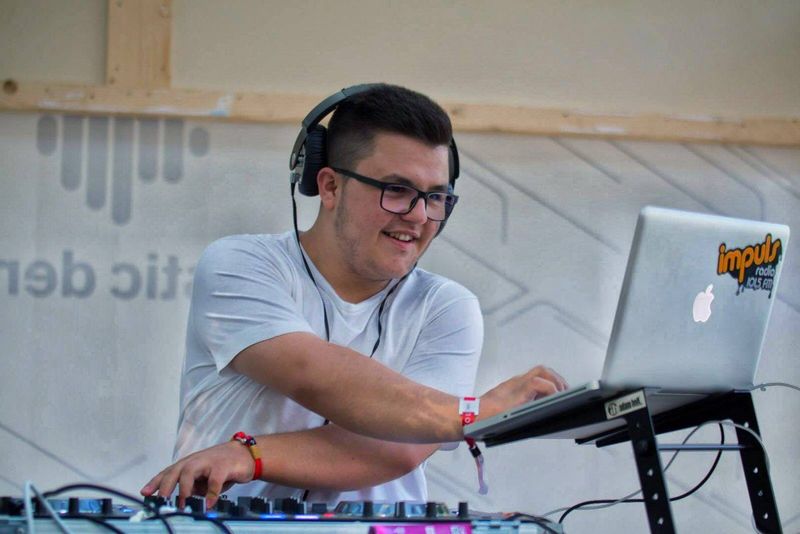 INTERVIU. Mihai Hînda va mixa pe Radio Stage la Electric Castle. Cum a primit vestea și cum se pregătește de festival: „Mi-am zis că visele devin realitate”