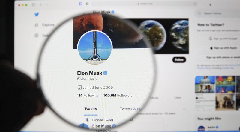 Elon Musk renunță la Twitter!