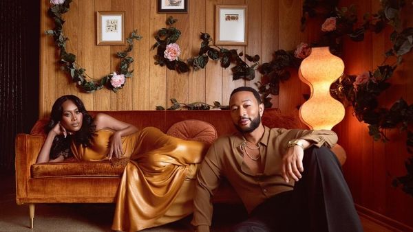 Videoclip: John Legend ft. Muni Long - Honey