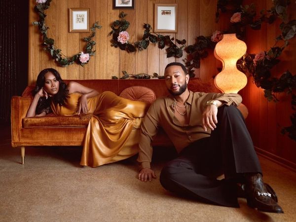 Videoclip: John Legend ft. Muni Long - Honey