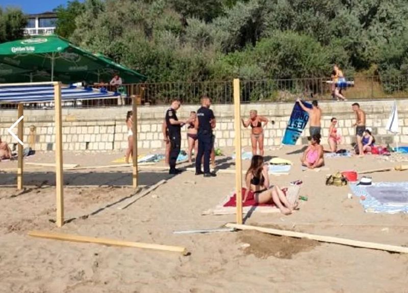 Turiști alungați de pe plajă, la Eforie Sud