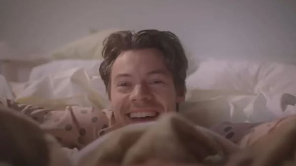 Harry Styles a lansat piesa „Late Night Talking”