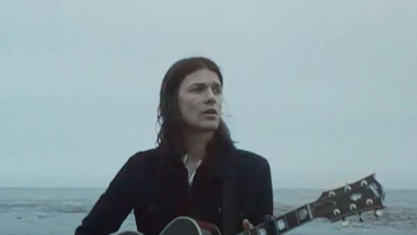 James Bay a lansat videoclipul piesei „Save Your Love”