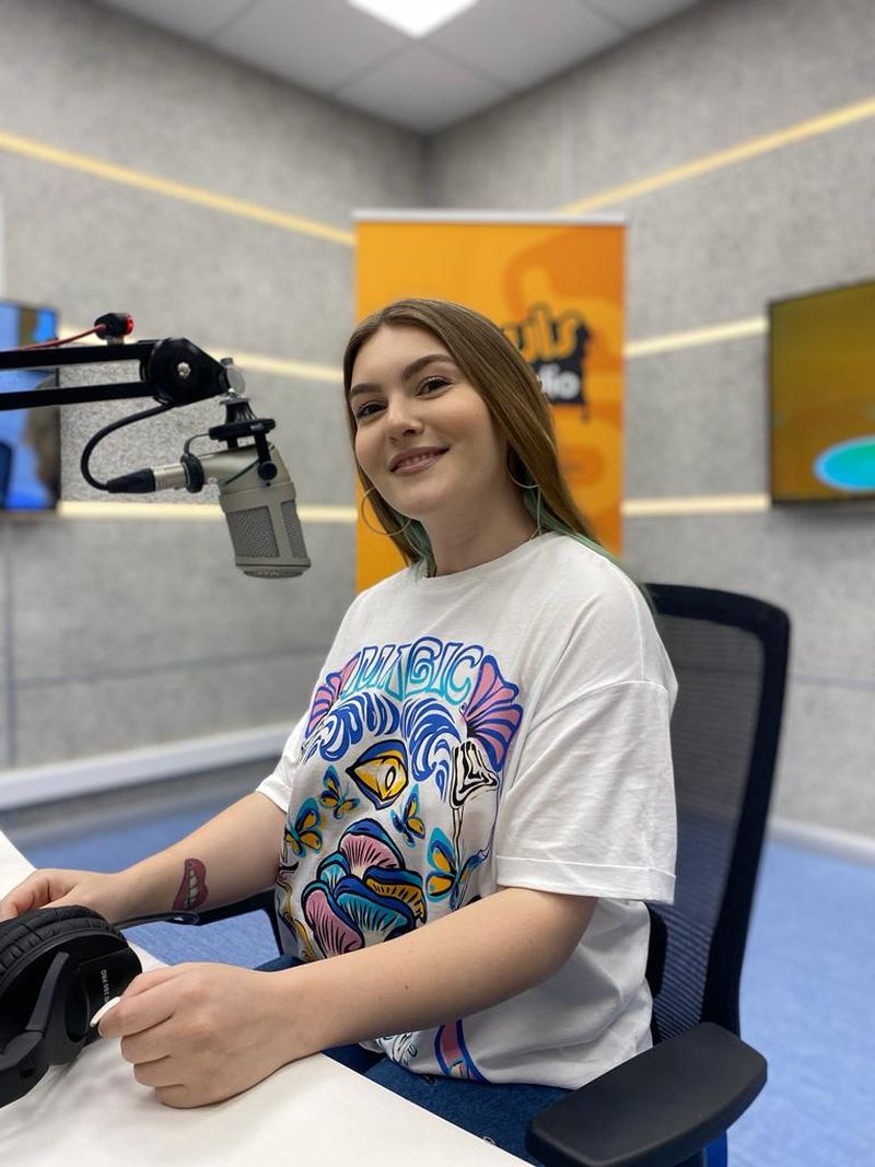 Serena va fi „Invitatul de 12” de duminica aceasta, la Radio Impuls. Artista face dezvăluiri sincere: „Am trăit cu impresia că alții știu cel mai bine ce e bine pentru mine”. Audio