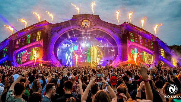 NEVERSEA: Peste 80 de persoane nu au fost lăsate să intre la festival. Au fost găsite substanţe interzise asupra lor