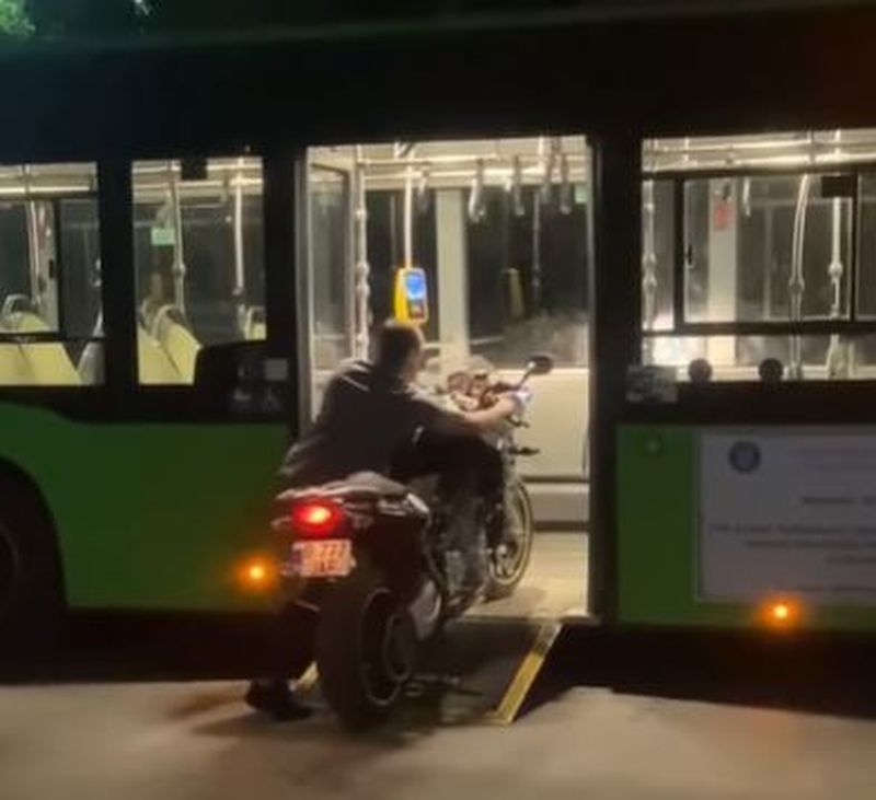 Cu motocicleta în STB