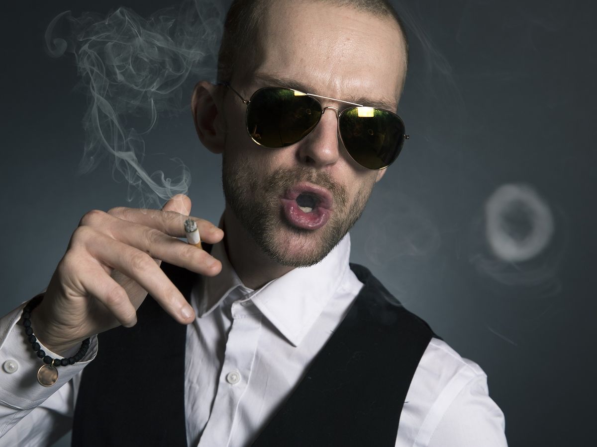 Bancul zilei de vineri, 15 iulie 2022. Bulă cere mereu câte o țigară colegilor de muncă