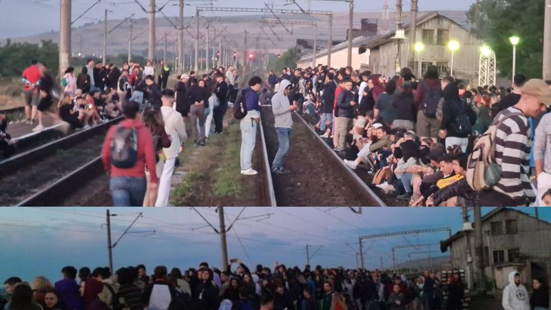 Electric Castle 2022, val de reacții după ce festivalierii au așteptat ore în șir la coadă ca să vină trenul: „Îngrămădiți ca sardinele”