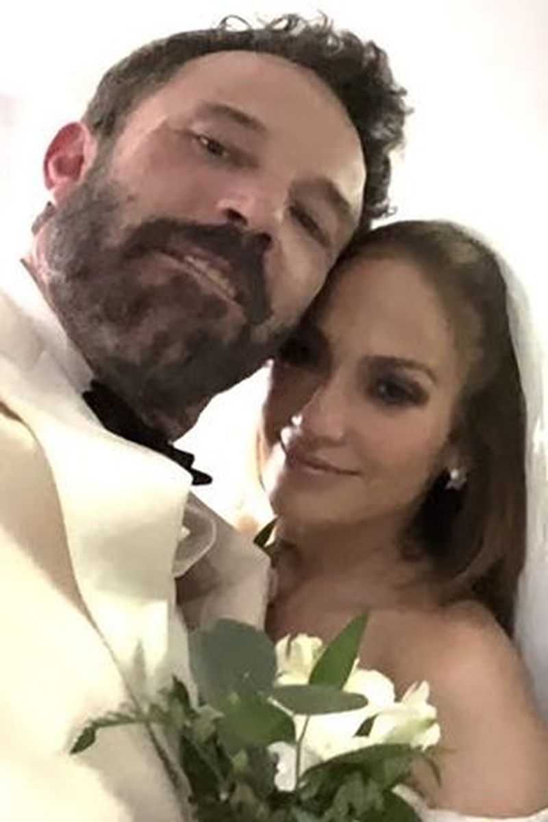 Rochiile pe care Jennifer Lopez le-a purtat la nunta ei din Las Vegas cu Ben Affleck