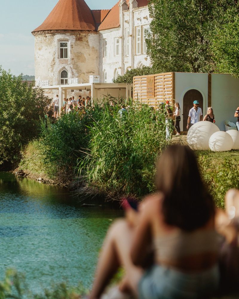 Manelele, noua modă la festivalurile de muzică electronică.  Ce manea s-a auzit la Electric Castle