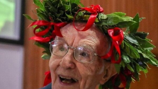 Absolvent la aproape 100 de ani! Un bărbat a doborât din nou recordul pentru cel mai vârstnic absolvent de studii universitare