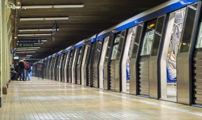 Circulaţia la metrou se desfăşoară cu 35 de trenuri în loc de 57