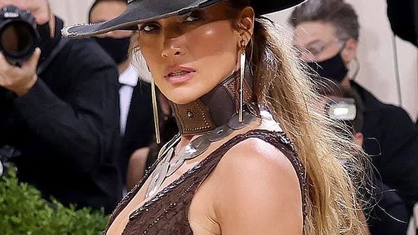 Jennifer Lopez, ședință foto hot la 53 de ani. Artista a pozat goală pentru o lansare de produs marca JLo Beauty: „Sunt mai fericită ca niciodată”  