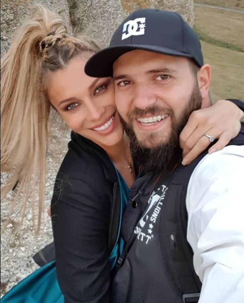 Lora a împlinit 40 de ani