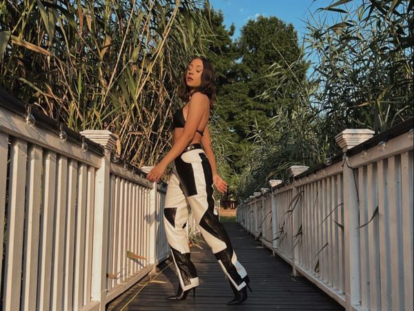Nicole Cherry a lansat o versiune live a piesei "Florile Tale"