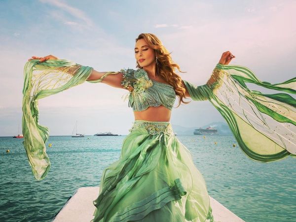 Iulia V&acirc;ntur a &icirc;mplinit 42 de ani! Alături de cine şi-a sărbătorit vedeta ziua de naştere: &bdquo;Viața mea este mai bună datorită vouă&rdquo;
