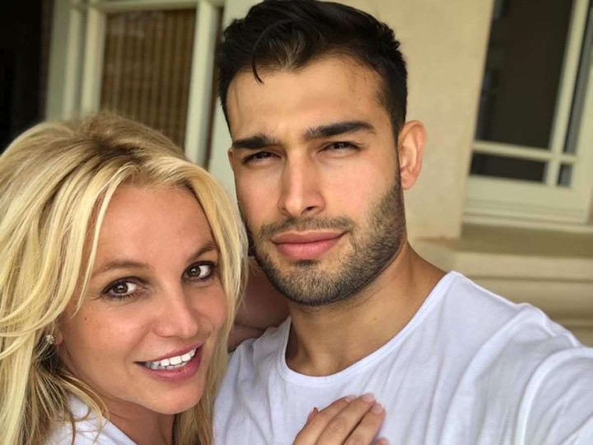 Reacția soțului lui Britney Spears la complimentele pe care le-a făcut artista unui bărbat necunoscut: ,,Trebuie să îți iei mâinile de pe soția mea"