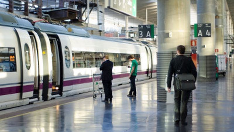 Un bărbat a adormit în tren și s-a trezit în aceeași gară