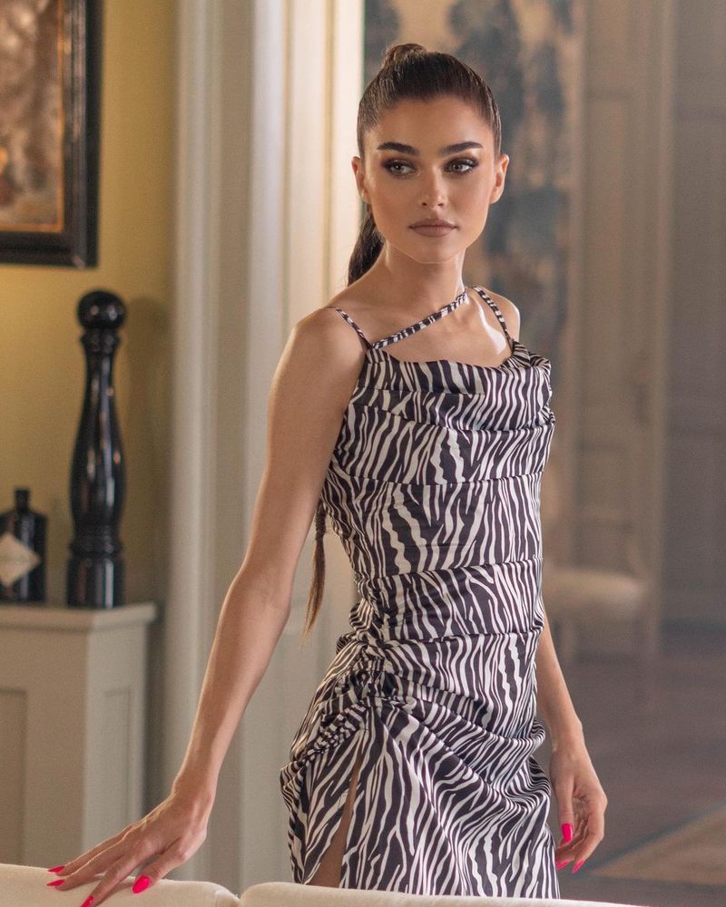 Theo Rose a dezvăluit cum reușește să fie pozitivă 