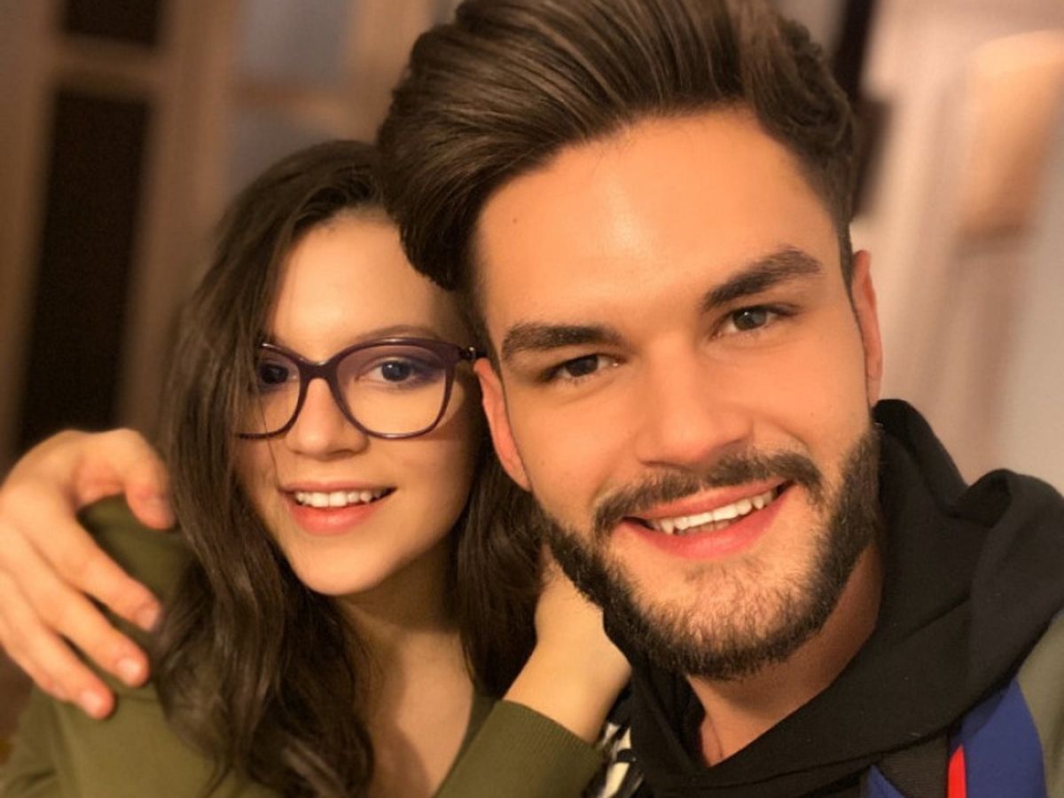 Cleopatra Stratan, apariție îndrăzneață la un eveniment monden. Artista a făcut senzație cu o rochie mulată, decoltată, cu crăpătură pe picior