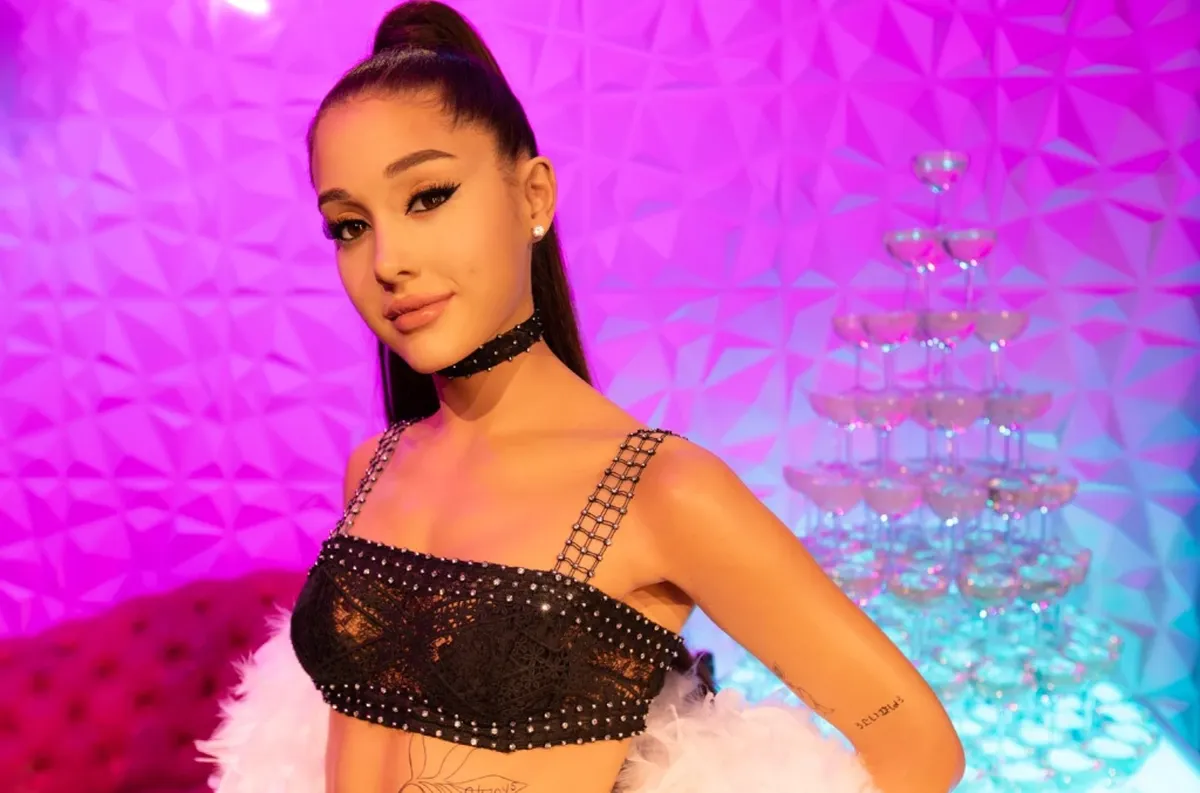 Ariana Grande se topește. Statuia din ceară a artistei a devenit victima căldurii de la Muzeul Tussauds
