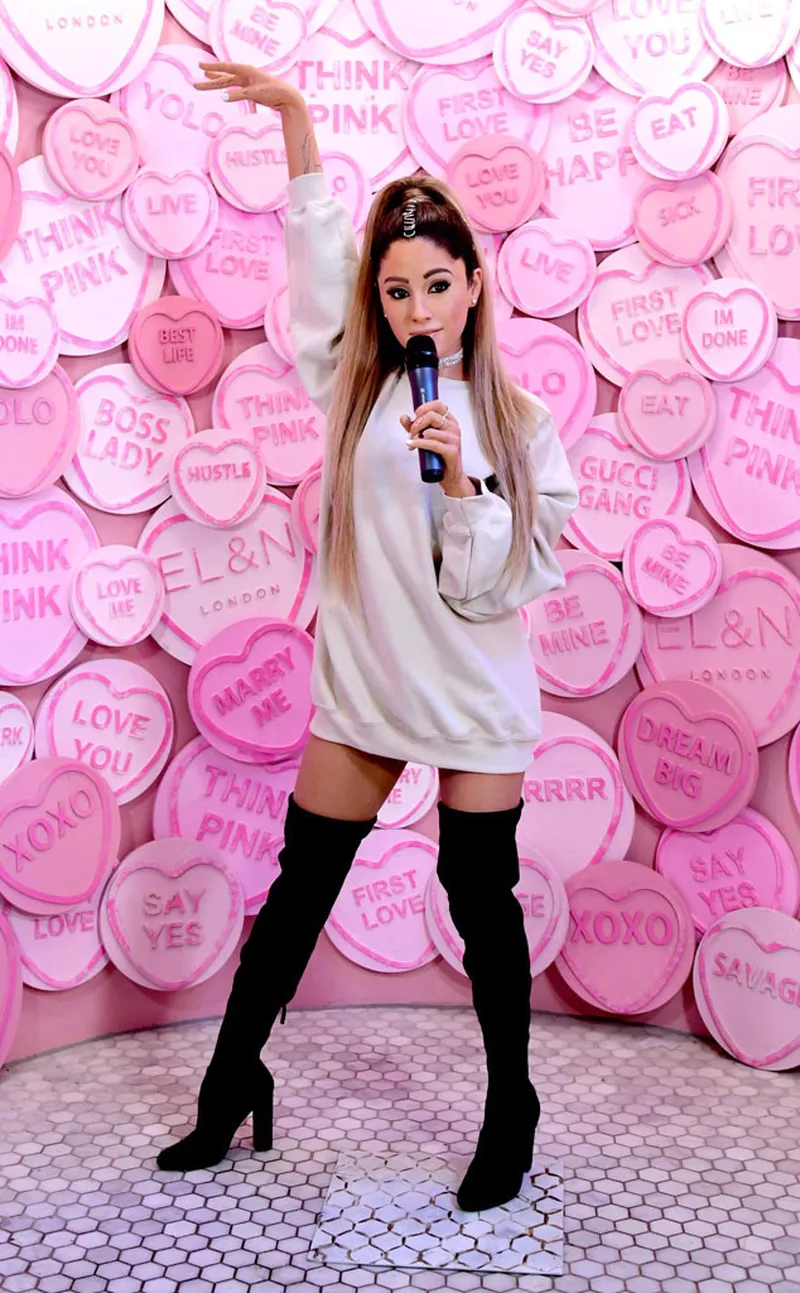 Ariana Grande se topește. Statuia din ceară a artistei a devenit victima căldurii de la Muzeul Tussauds