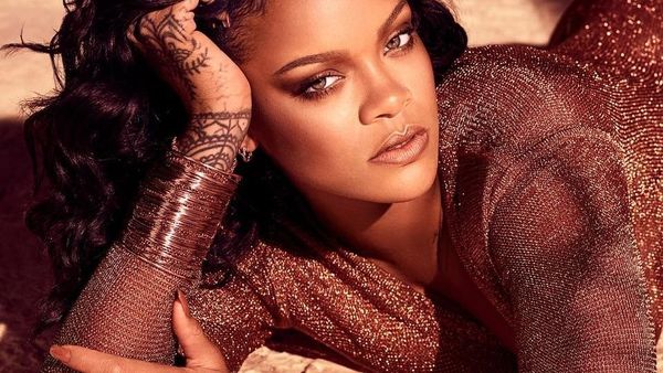 Rihanna, apariție sexy la doar două luni după ce a devenit mămică. Artista a atras toate privirile într-un corset de piele