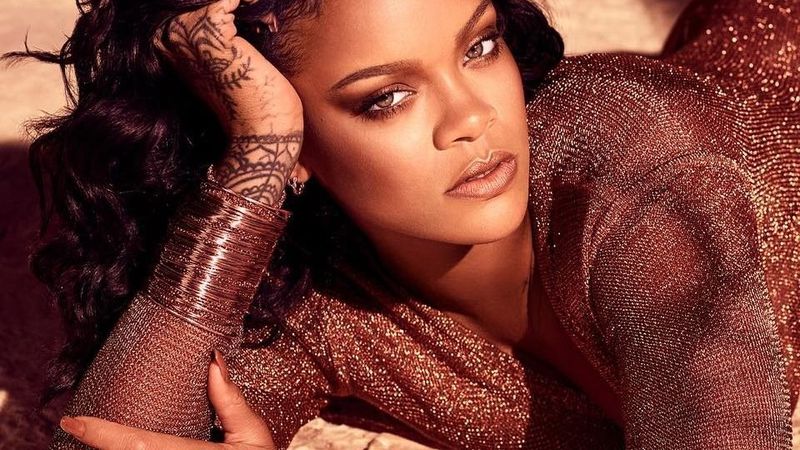 Rihanna, apariție sexy la doar două luni după ce a devenit mămică. Artista a atras toate privirile &icirc;ntr-un corset de piele