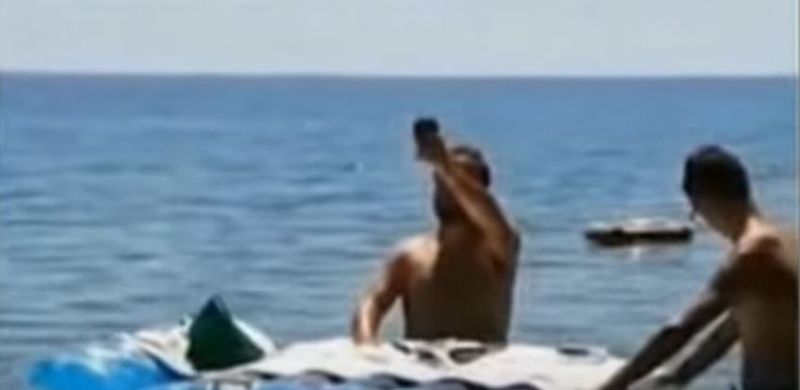 Un preot a ținut o slujbă în slip