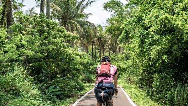 Dimineața Nebună: Singurul traseu de drumeție din lume pe care turiștii nu au voie să vorbească - AUDIO