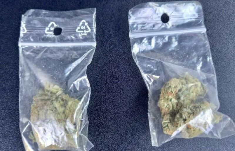 Tânăr prins în timp ce vindea substanțe interzise în satul Drogu