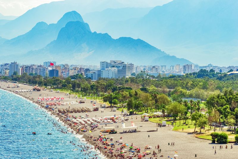 Destinaţii de vacanţă unde poţi să faci plajă în septembrie 2022