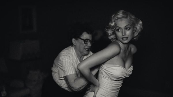 A apărut trailerul filmului produs de Netflix, "Blonde". Cum arată Ana de Armas &icirc;n rolul lui Marilyn Monroe