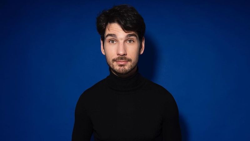 Actorul Anghel Damian, gest neașteptat după ce au apărut imaginile cu el și Theo Rose &icirc;n timp ce se sărutau pe stradă