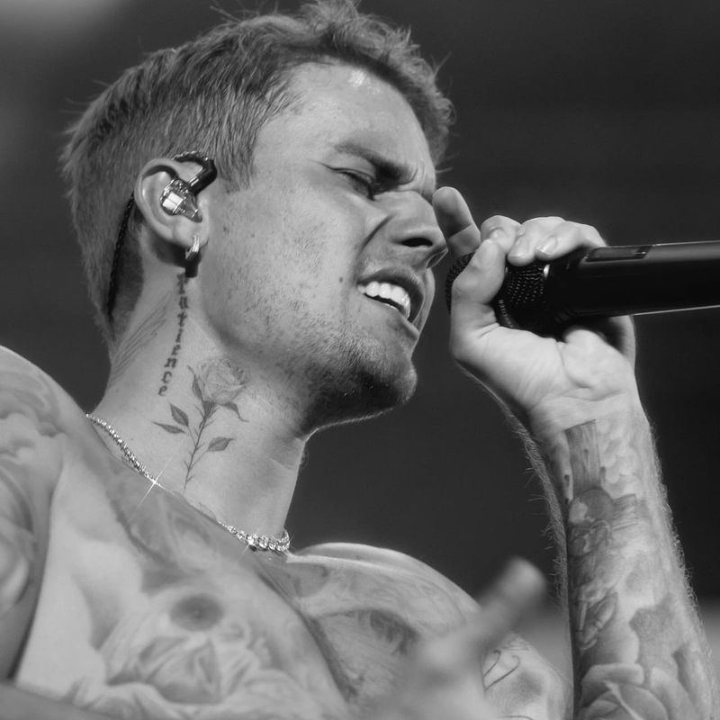 Surpriză pentru fanii lui Justin Bieber! Vezi aici cum se simte artistul la două luni după ce un virus i-a paralizat jumătate din față