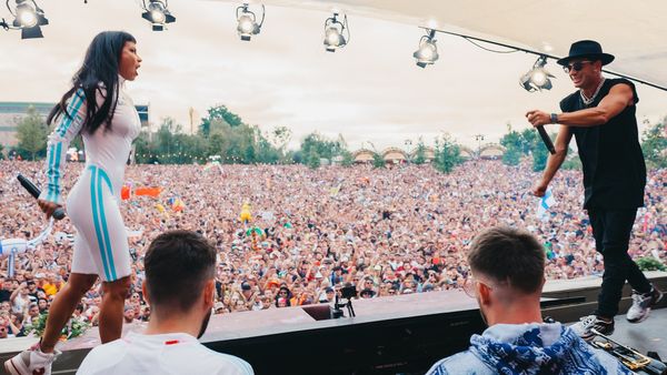INNA a urcat pe scena de la Tomorrowland alături de Timmy Trumpet și a cântat în fața a 200 000 de oameni
